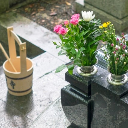 お盆の花の値段は？お盆に供える花の相場について解説