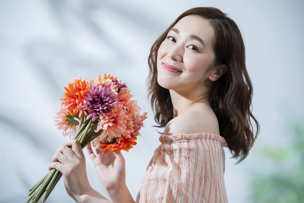 誕生日のギフトに特に人気の花束は？贈る相手別の値段も解説！
