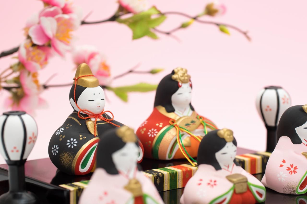 ひな祭りにはお花を飾ろう！3月3日に旬を迎えるお花の一覧