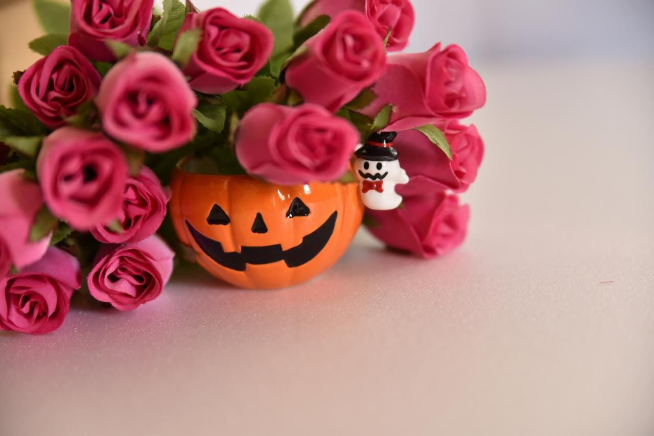 ハロウィンに飾る？贈る？フラワーアレンジメントのアイデアと作り方
